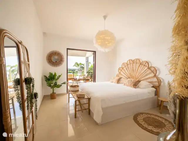 Villa SeruGrandi | Curaçao, Banda Abou (ouest), Big Mountain - villa Chambre principale avec grand walk-in et salle de bain privée