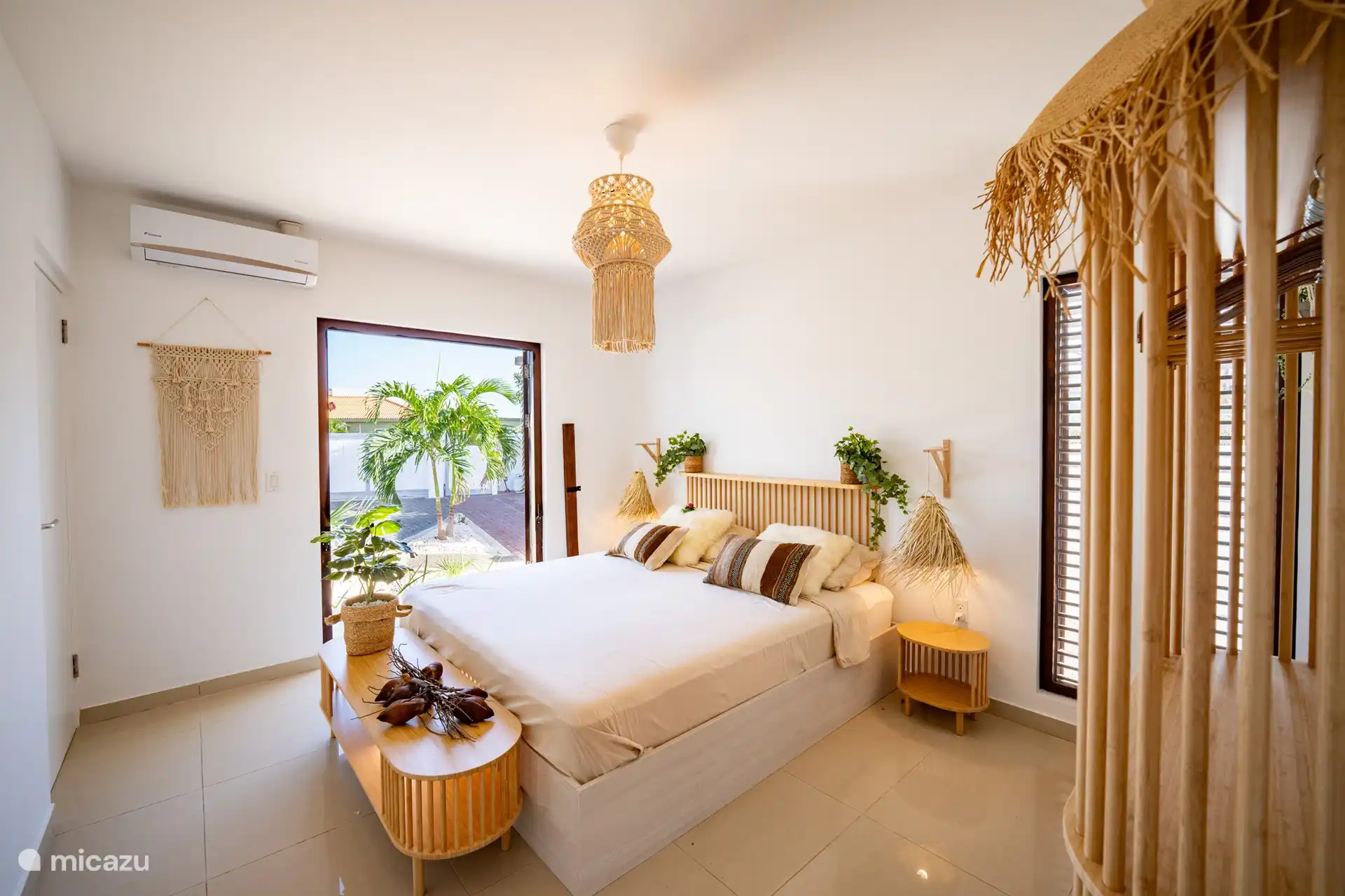 Schlafzimmer 2 mit Terrassentüren