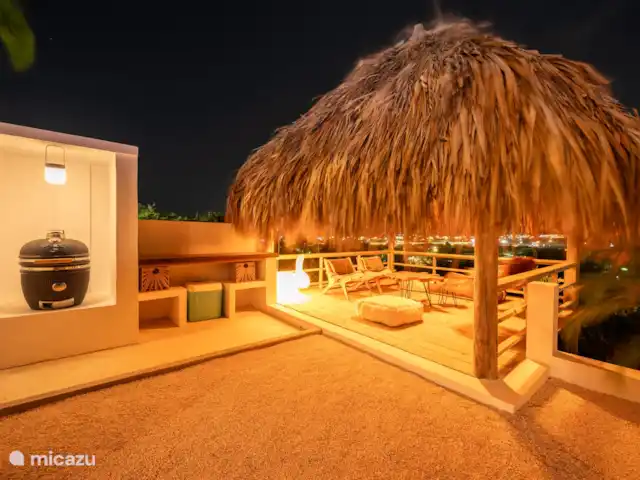 Villa SeruGrandi | Curaçao, Banda Abou (ouest), Big Mountain - villa Palapa et cuisine extérieure le soir