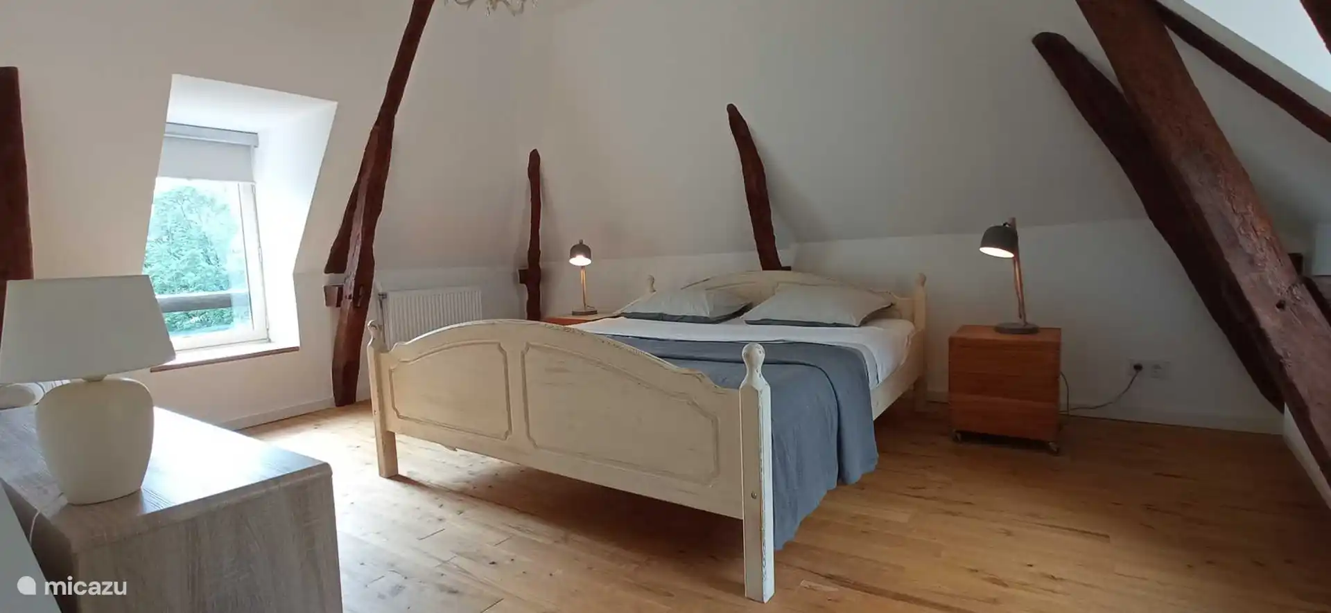 Studio „Catus“: 2 Zimmer, die über einen Flur mit einem Gemeinschaftsbad verbunden sind. Das erste Zimmer ist ein Schlafzimmer und das zweite Zimmer verfügt über ein Schlafsofa.