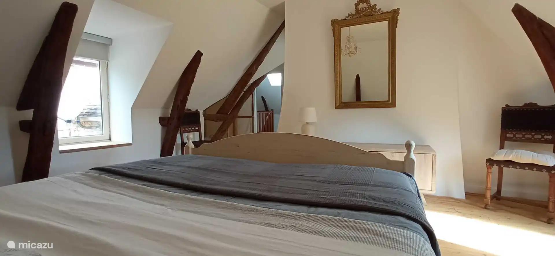 Studio „Catus“: 2 Zimmer, die über einen Flur mit einem Gemeinschaftsbad verbunden sind. Das erste Zimmer ist ein Schlafzimmer und das zweite Zimmer verfügt über ein Schlafsofa.