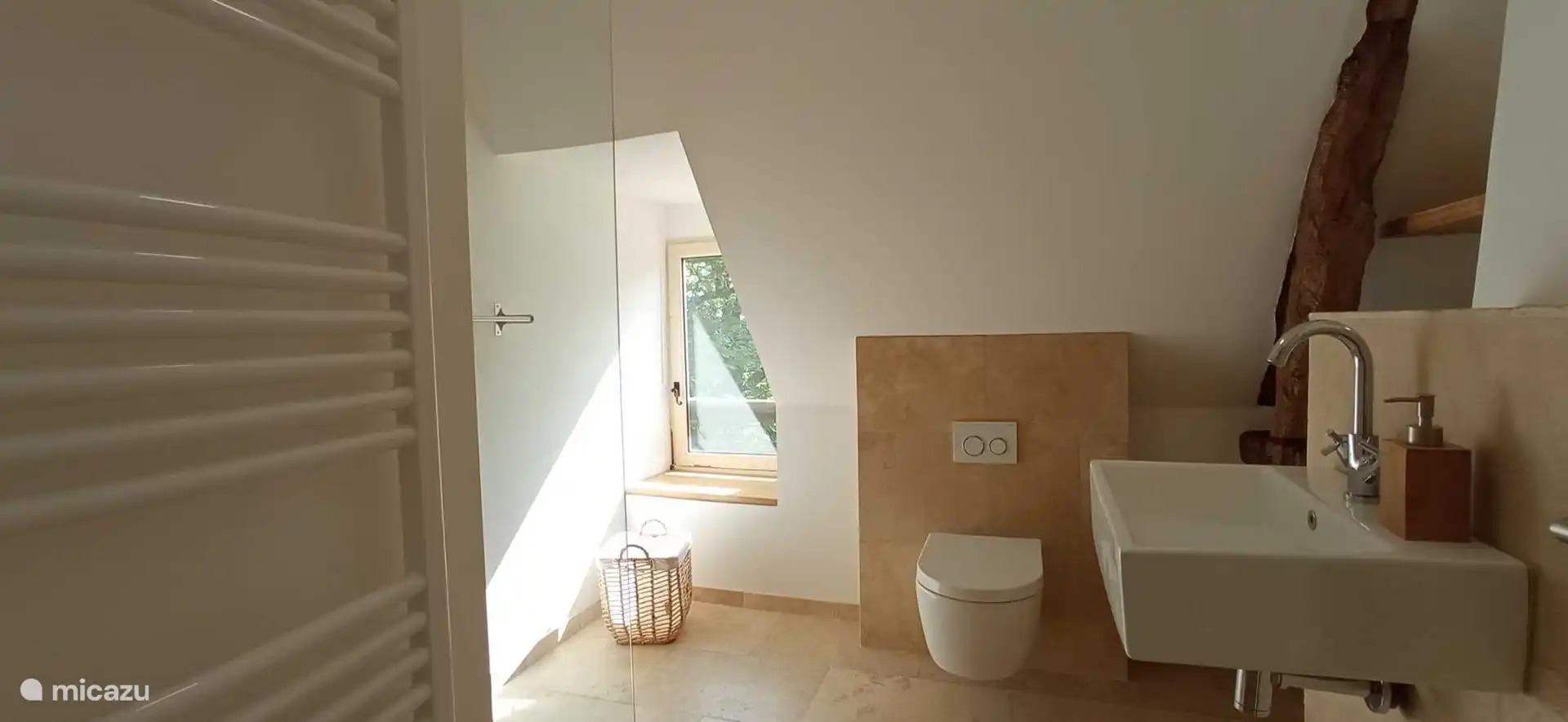 Studio „Catus“: 2 Zimmer, die über einen Flur mit einem Gemeinschaftsbad verbunden sind. Das erste Zimmer ist ein Schlafzimmer und das zweite Zimmer verfügt über ein Schlafsofa.