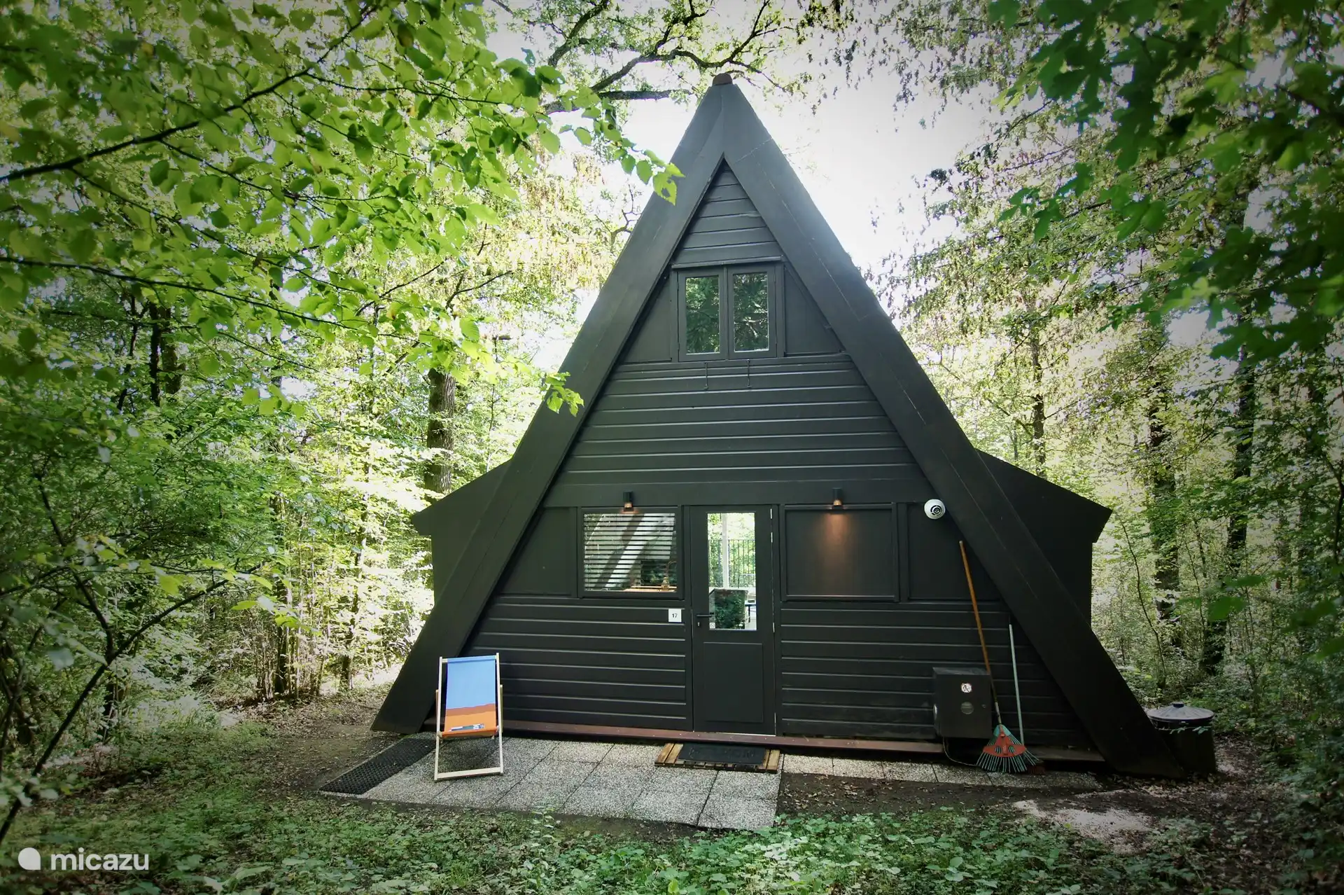 Vue de face de la maison.