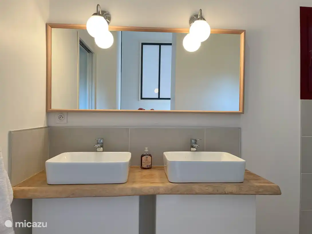 Schlafzimmer CH 1 das Badezimmer.