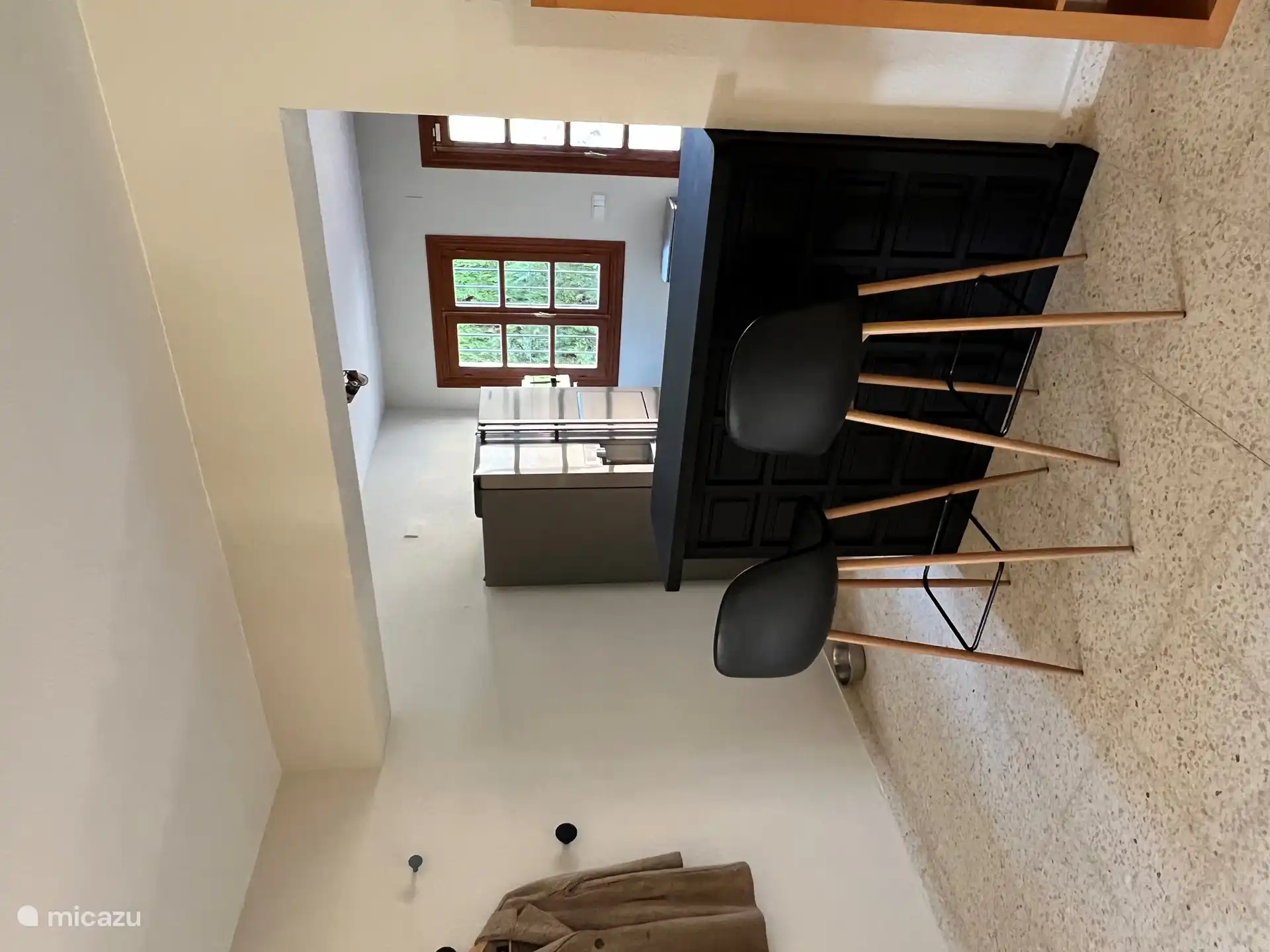 Disfruta de una taza de café recién hecho en tu propio bar gracias a la lujosa máquina de café en grano