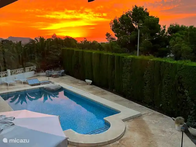 Casa Prima huren in Spanje, Costa Blanca, Alfáz del Pi - appartement Daar kun je niet genoeg van krijgen van deze prachtige kleuren. Gratis ochtendshow.