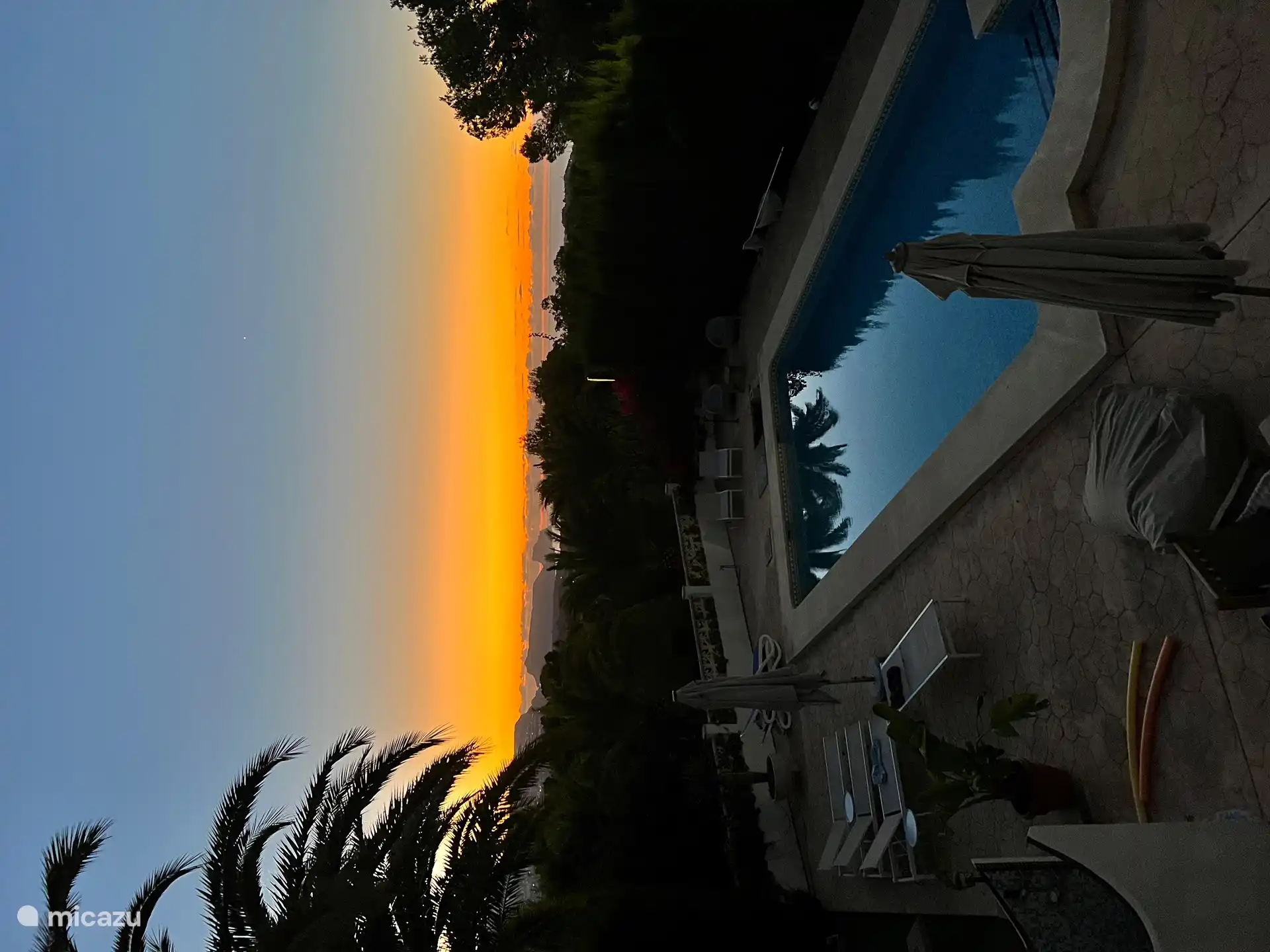 Todas las mañanas disfrutará de un espectacular amanecer, el comienzo perfecto para un día relajante. Ya sea que disfrute de la piscina o se relaje en una de las muchas áreas de descanso atractivas debajo de las palmeras que rodean la casa.
