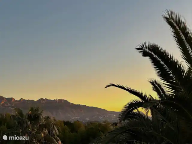 Casa Prima huren in Spanje, Costa Blanca, Alfáz del Pi - appartement Dit is zo'n mooi vergezicht vanaf het dakterras op de Bernia. Vooral in de avondzon spectaculair.