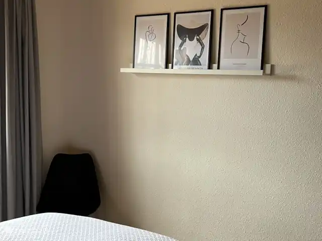 Casa Prima huren in Spanje, Costa Blanca, Alfáz del Pi - appartement De slaapkamer straalt rust uit door zachte kleuren en een minimalistische inrichting, perfect voor ontspannen nachten.