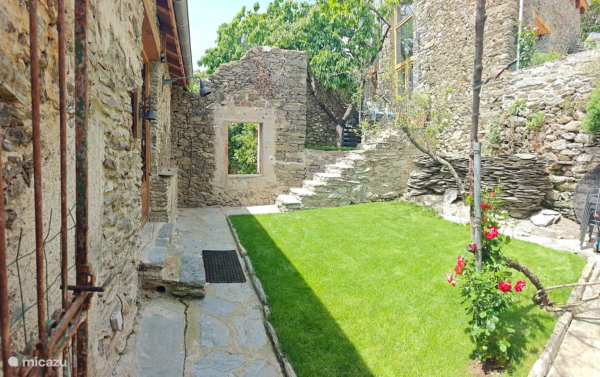 The private garden and the entrance to the house