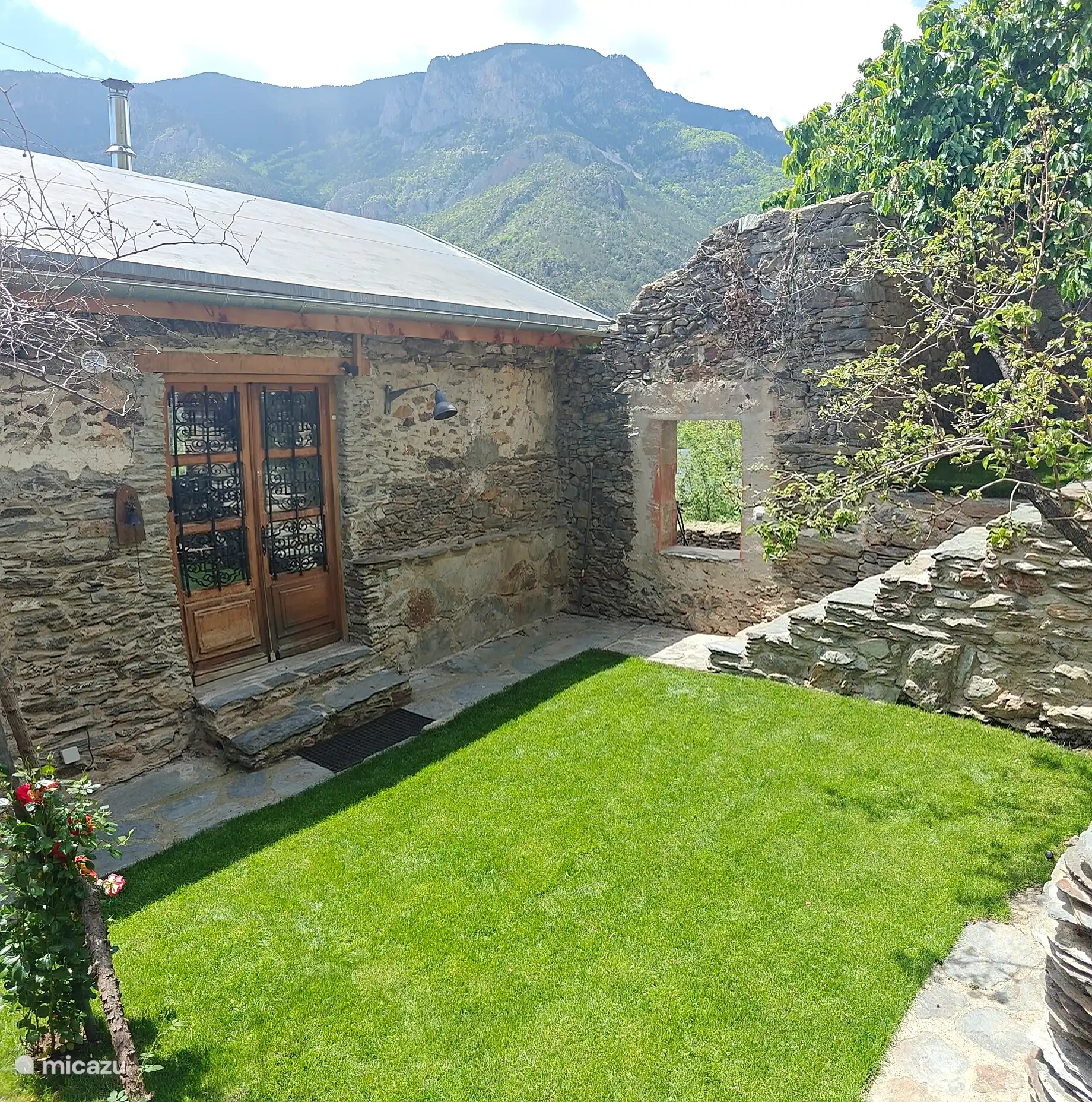 The private garden and the entrance to the house