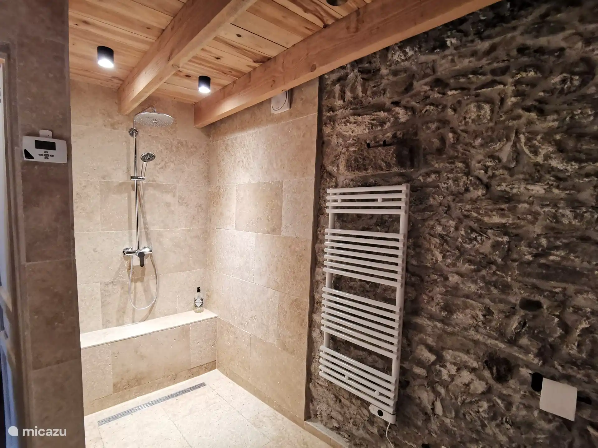 Das Badezimmer mit ebenerdiger Dusche „à la italienne“