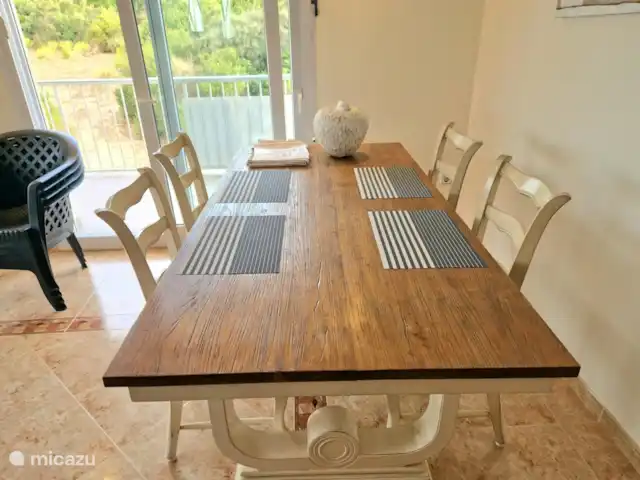 Location de Vacances Espagne, Costa Blanca, Calpe, appartement - Casa Léonie Table à manger du salon, 2 chaises supplémentaires disponibles