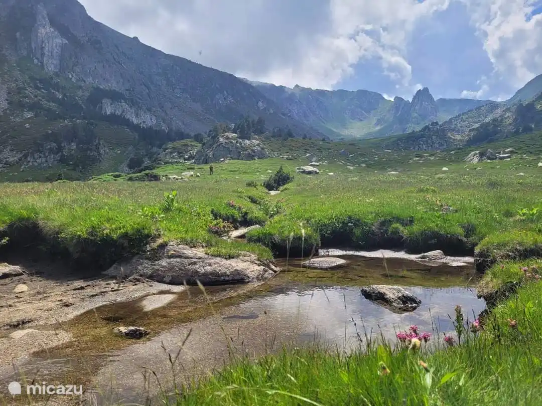 Hiking to the Madres, higher up in the valley