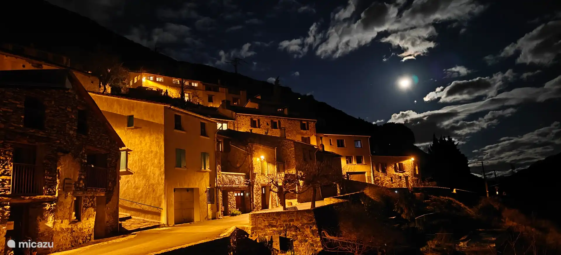 Nohèdes by moonlight