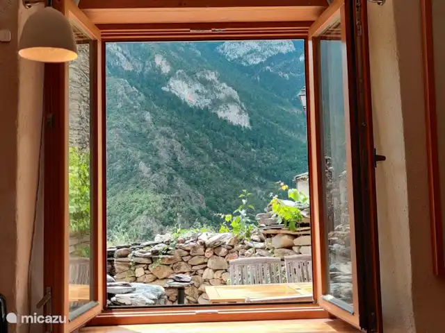 The Mountain Village Studio Nohèdes huren in Frankrijk, Pyrénées-Orientales, Nohèdes - studio Uitzicht over de bergen