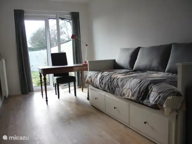 ONCE en Alemania, Baja Sajonia, Bad Bentheim - casa vacacional Dormitorio/estudio en planta baja. Longitud del sofá cama 2m