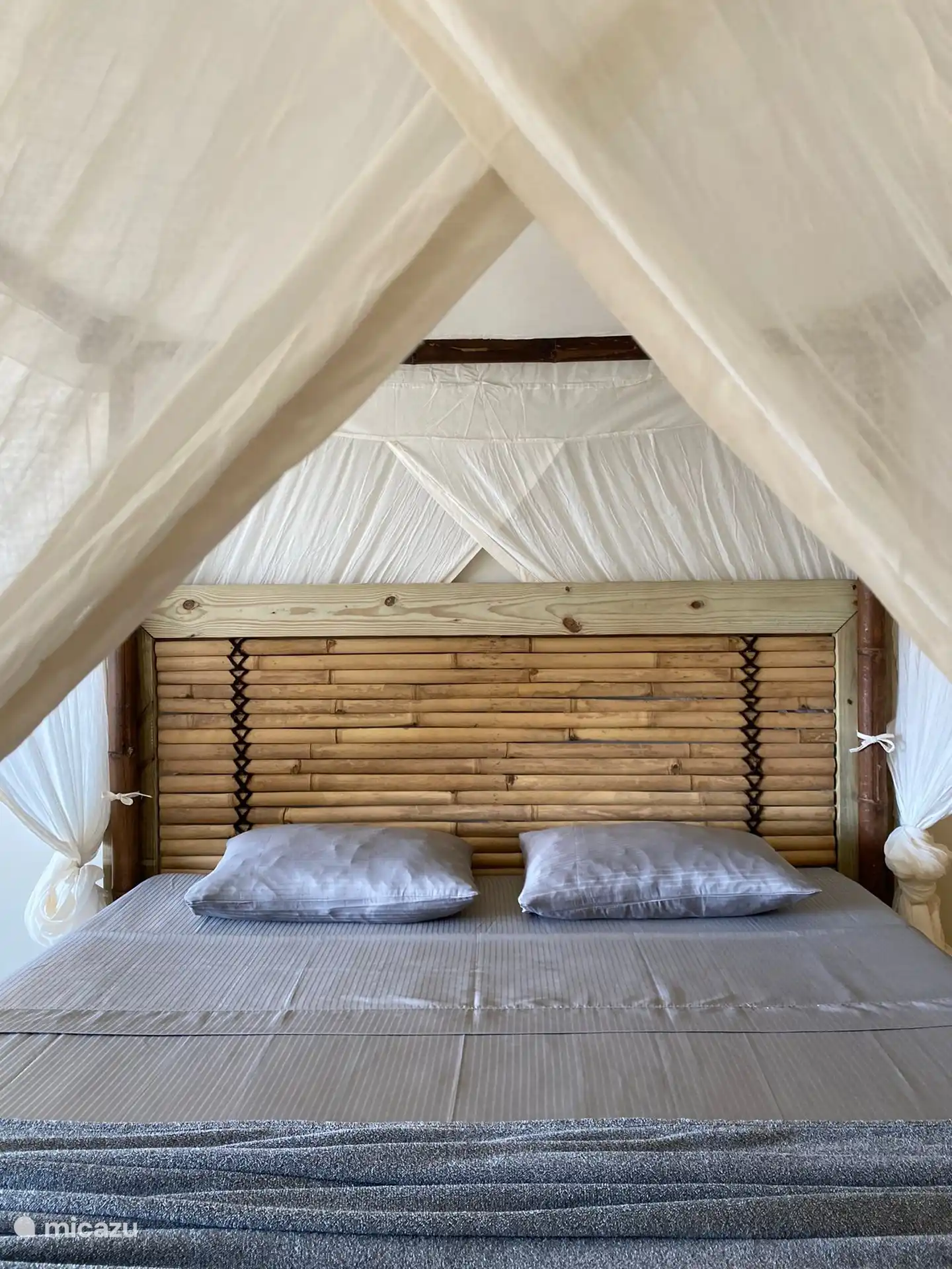 2 Hemelbedden in 2 master-bedrooms  