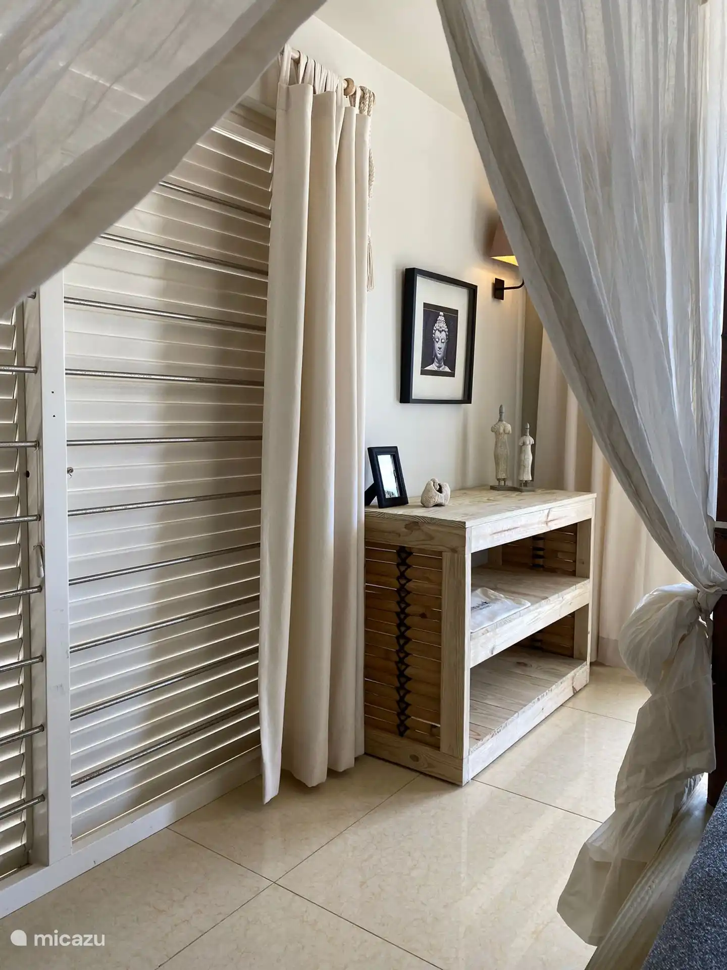 Bamboe elementen verwerkt in de meubels.