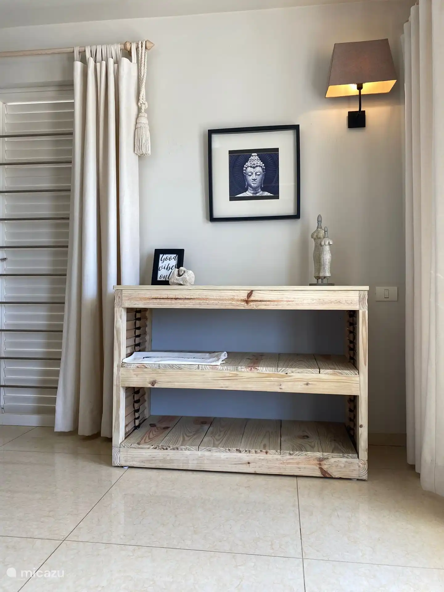 Bamboe elementen verwerkt in de meubels.