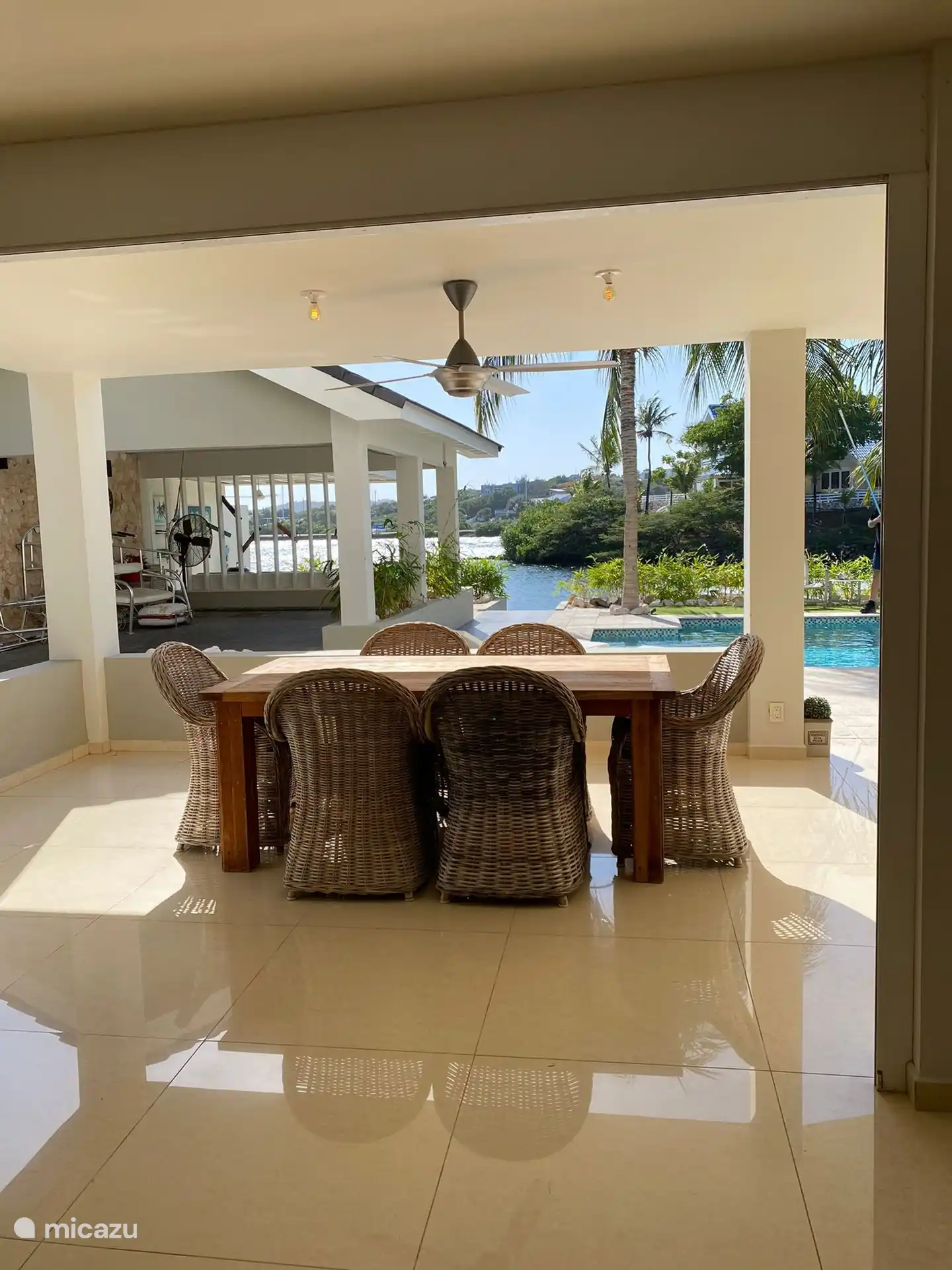 eetkamer tafel voor 6 personen 