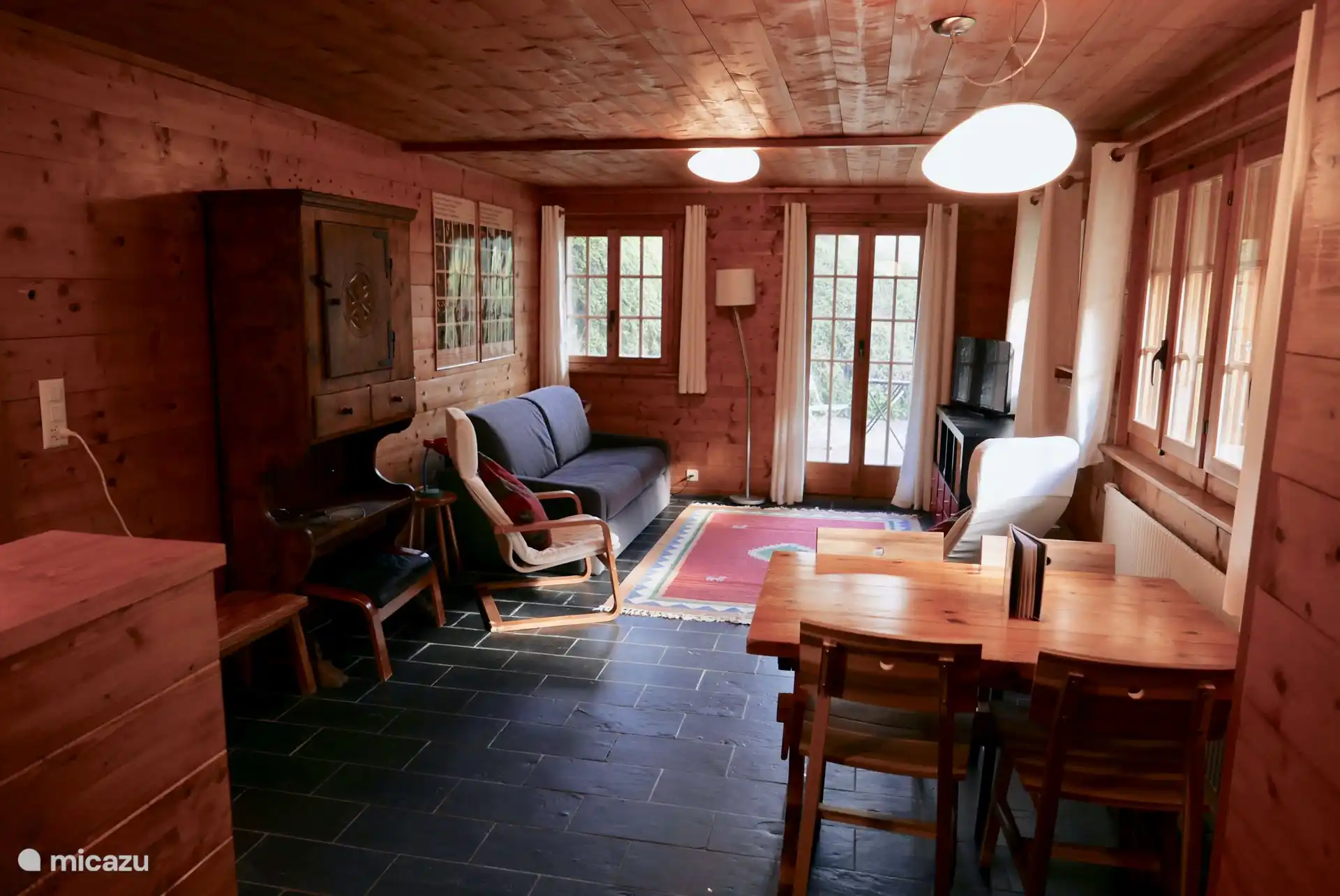 studio opening onto terrace