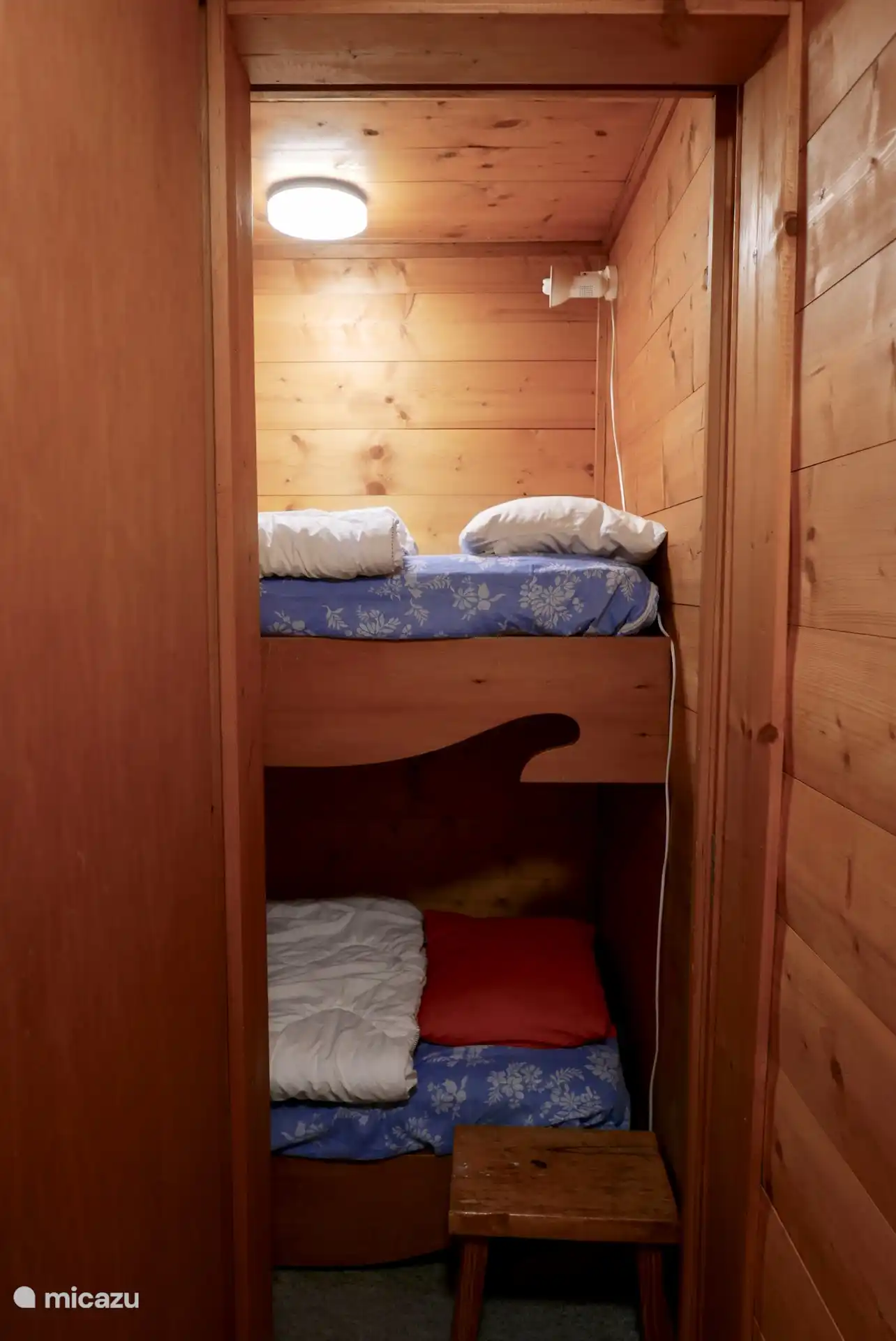 studio, small room with bunk beds
