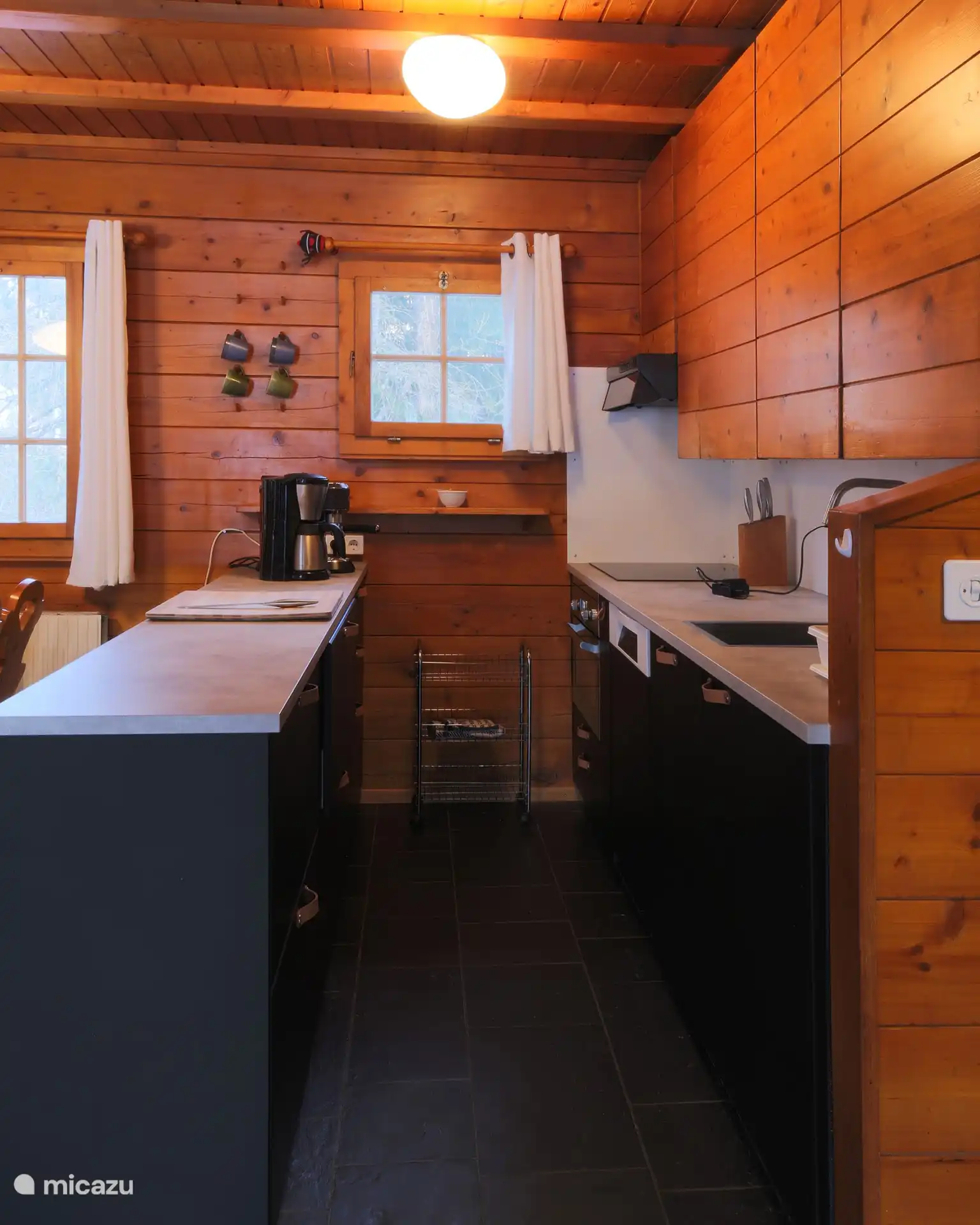 Fitted kitchen upper part