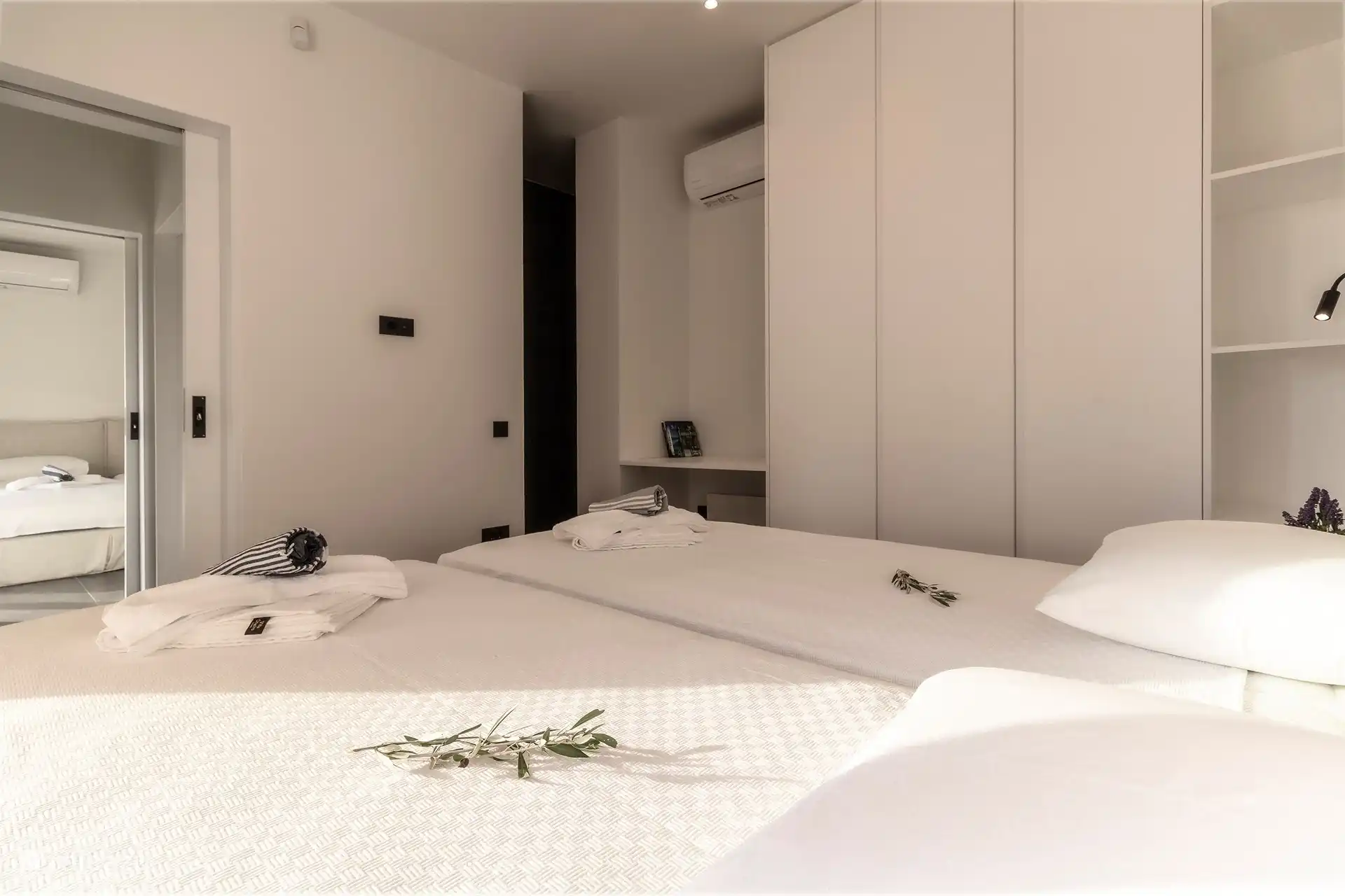 Guestroom with wardrobe