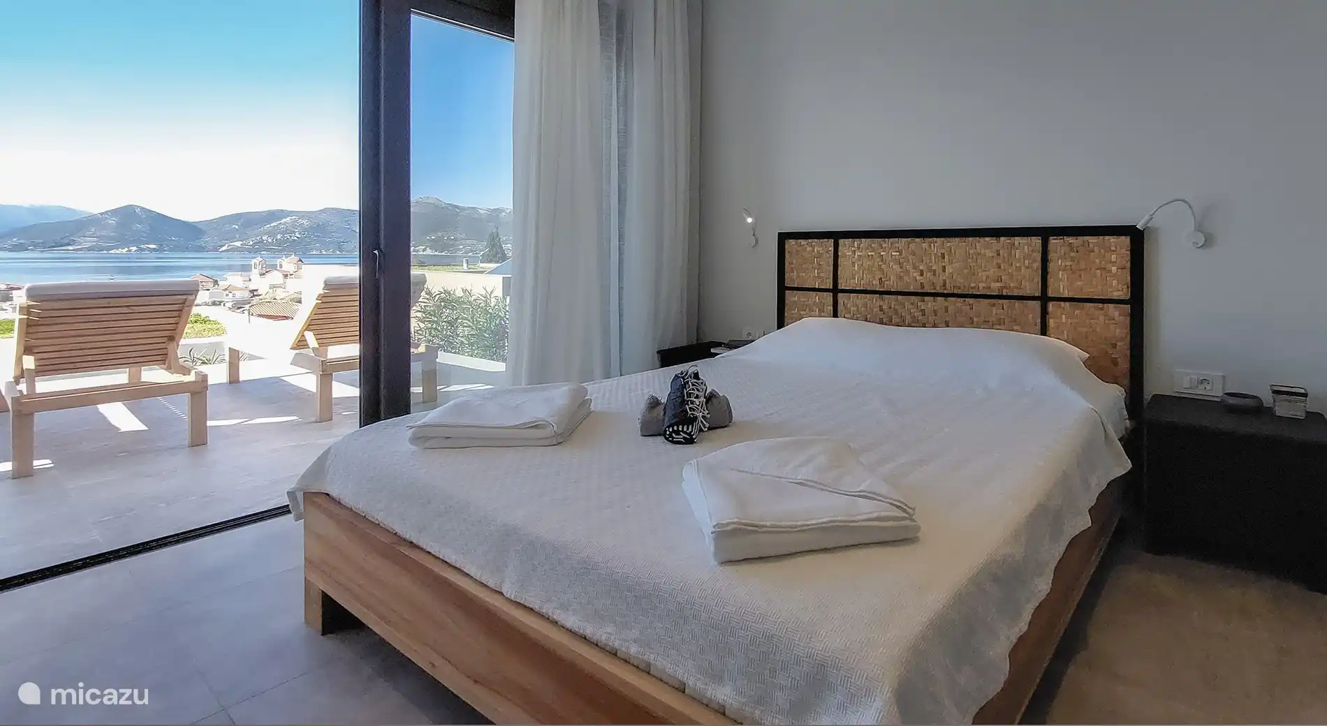 Hoofdslaapkamer met uitzicht 