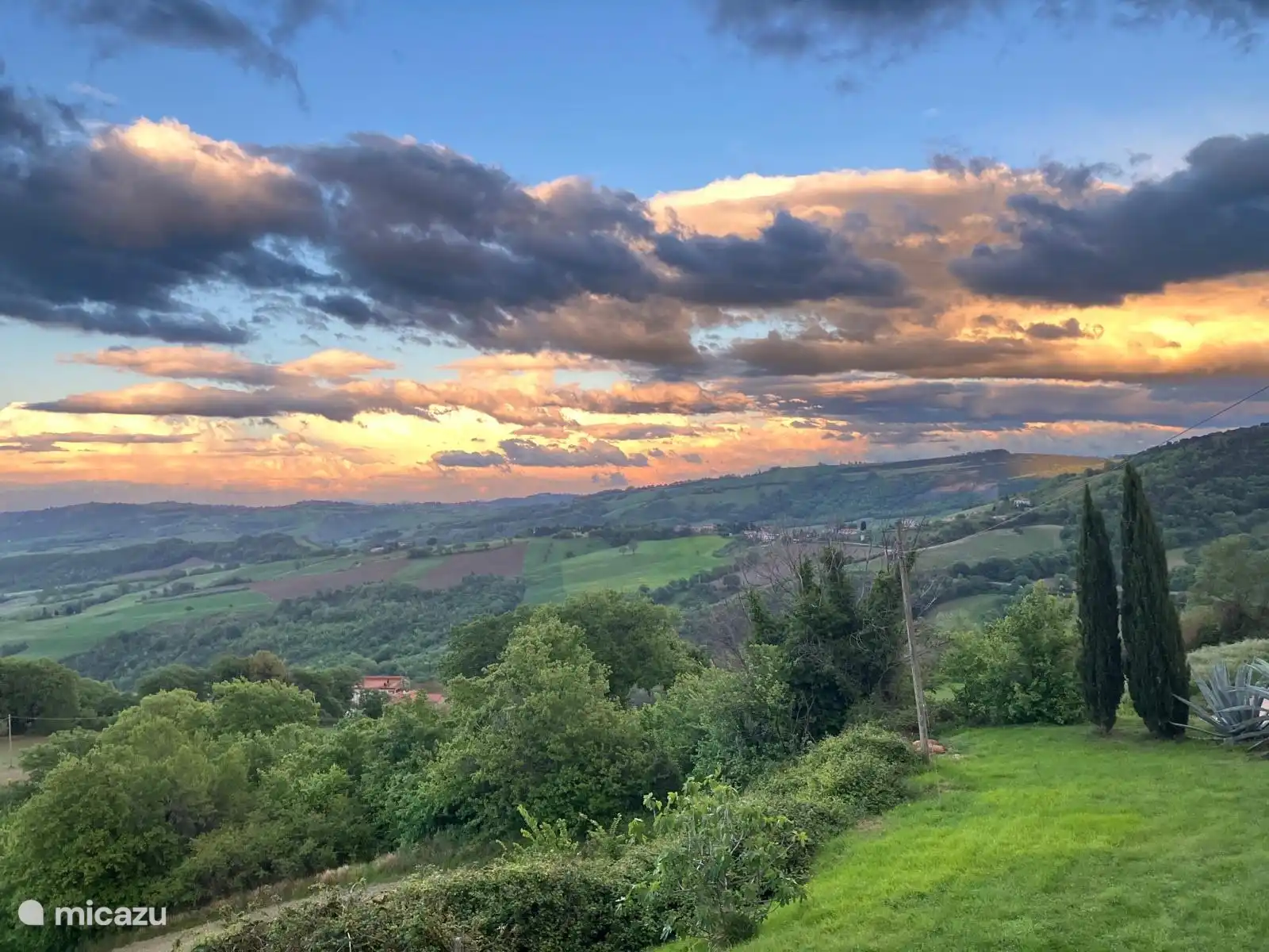 Aussicht vom Haus aus, bei klarem Wetter kann man das Meer sehen