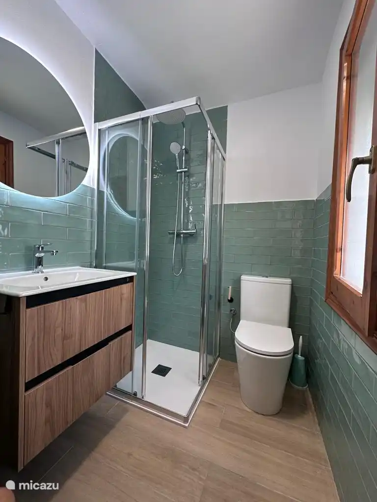 2nd bathroom 1st floor.