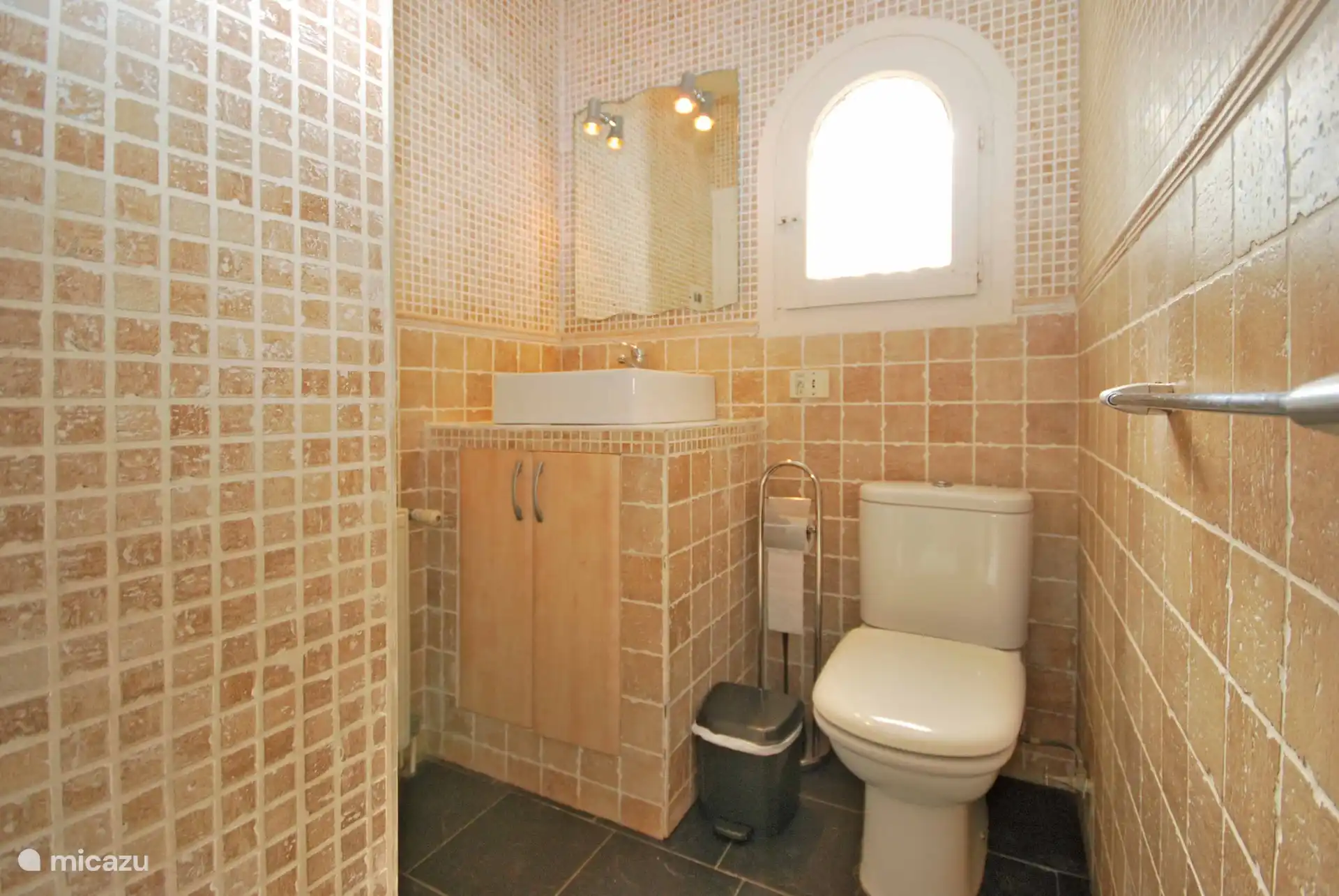 en suite bathroom in master bedroom upstairs