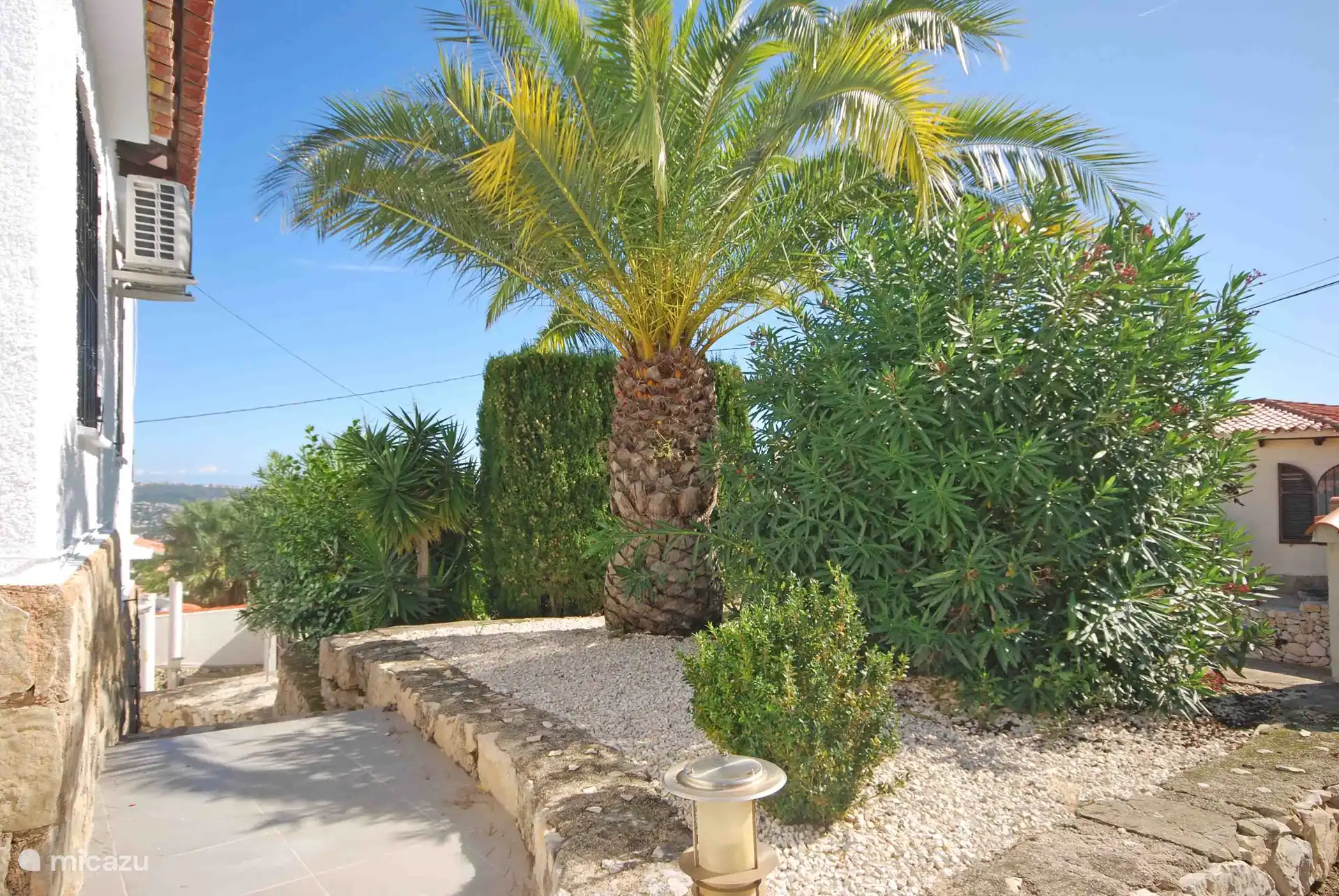 Front garden Villa Amare