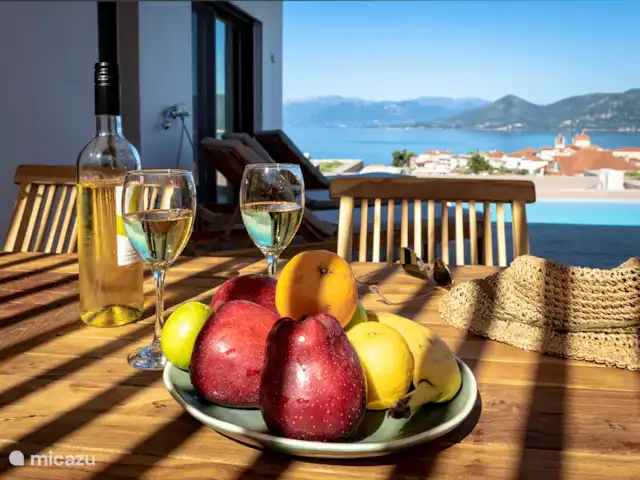 Villa Ana  en Grecia, Gracia Central, Paleros - villa Mesa de comedor al aire libre con vista.