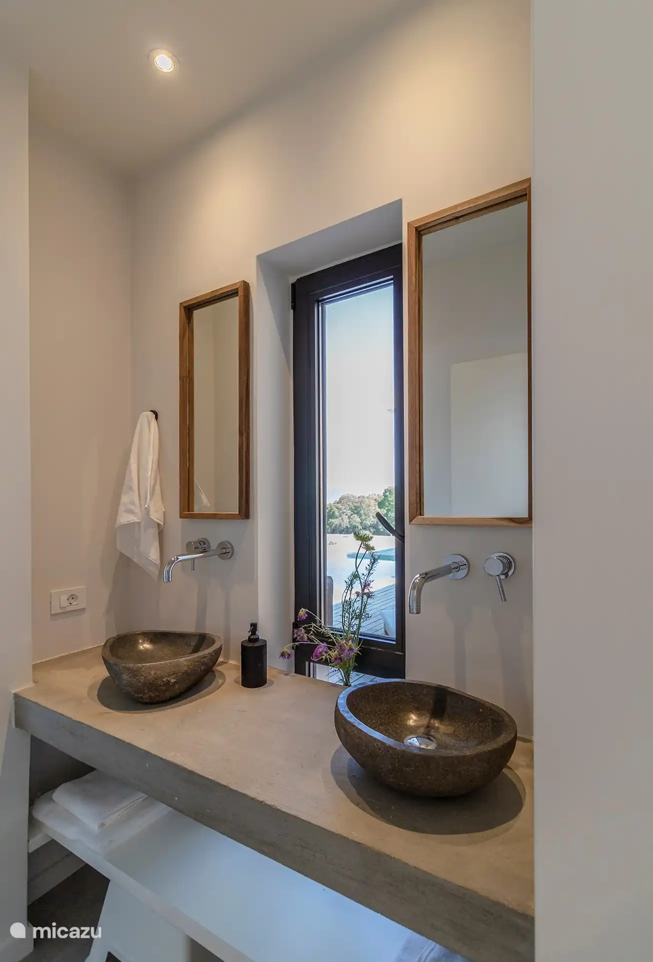  Steinwaschbecken im Gästezimmer