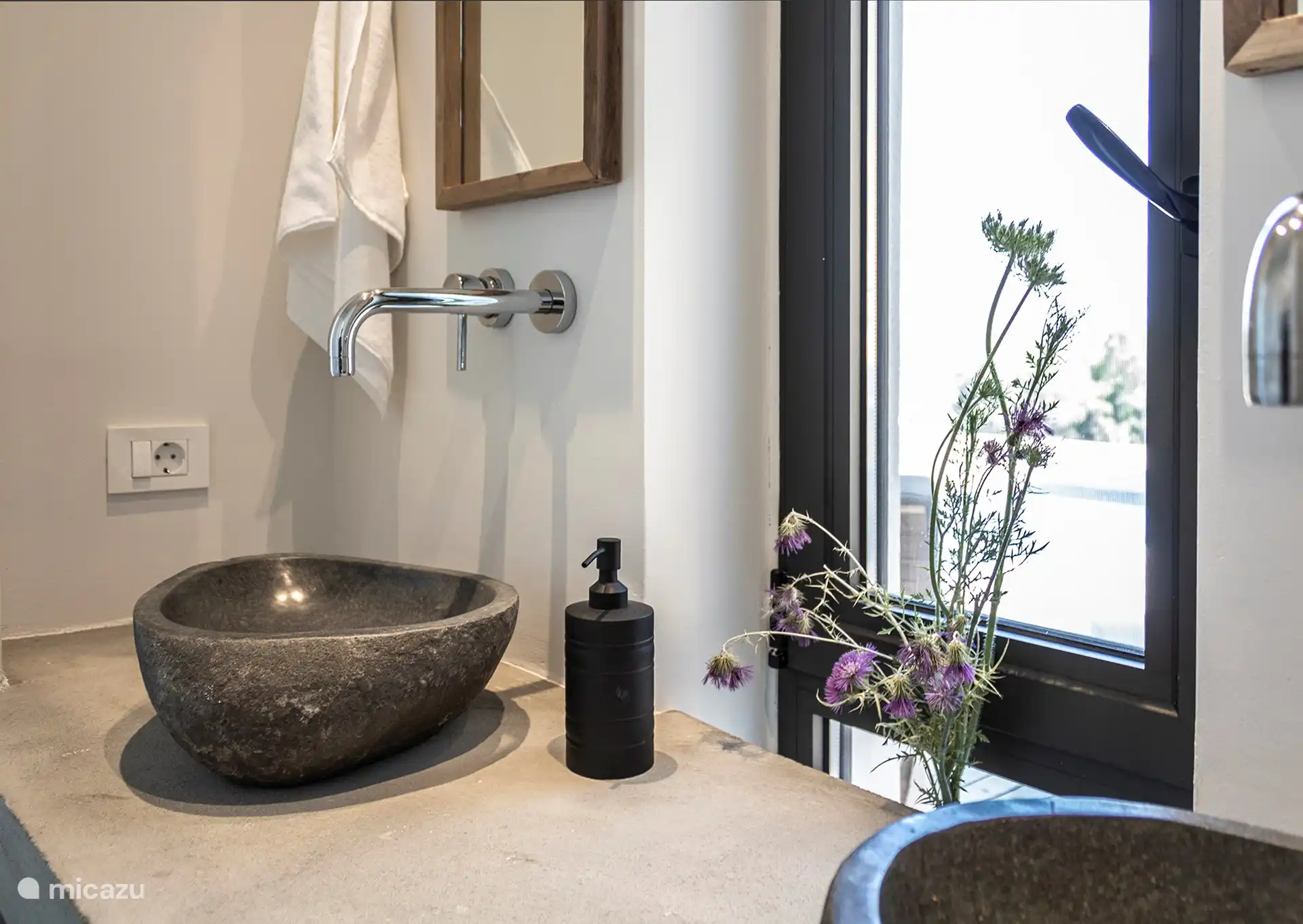  Gästezimmer Steinwaschbecken