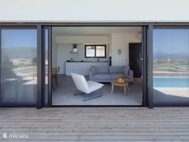 Villa Ana  en Grecia, Gracia Central, Paleros - villa Detalle de puertas francesas abiertas