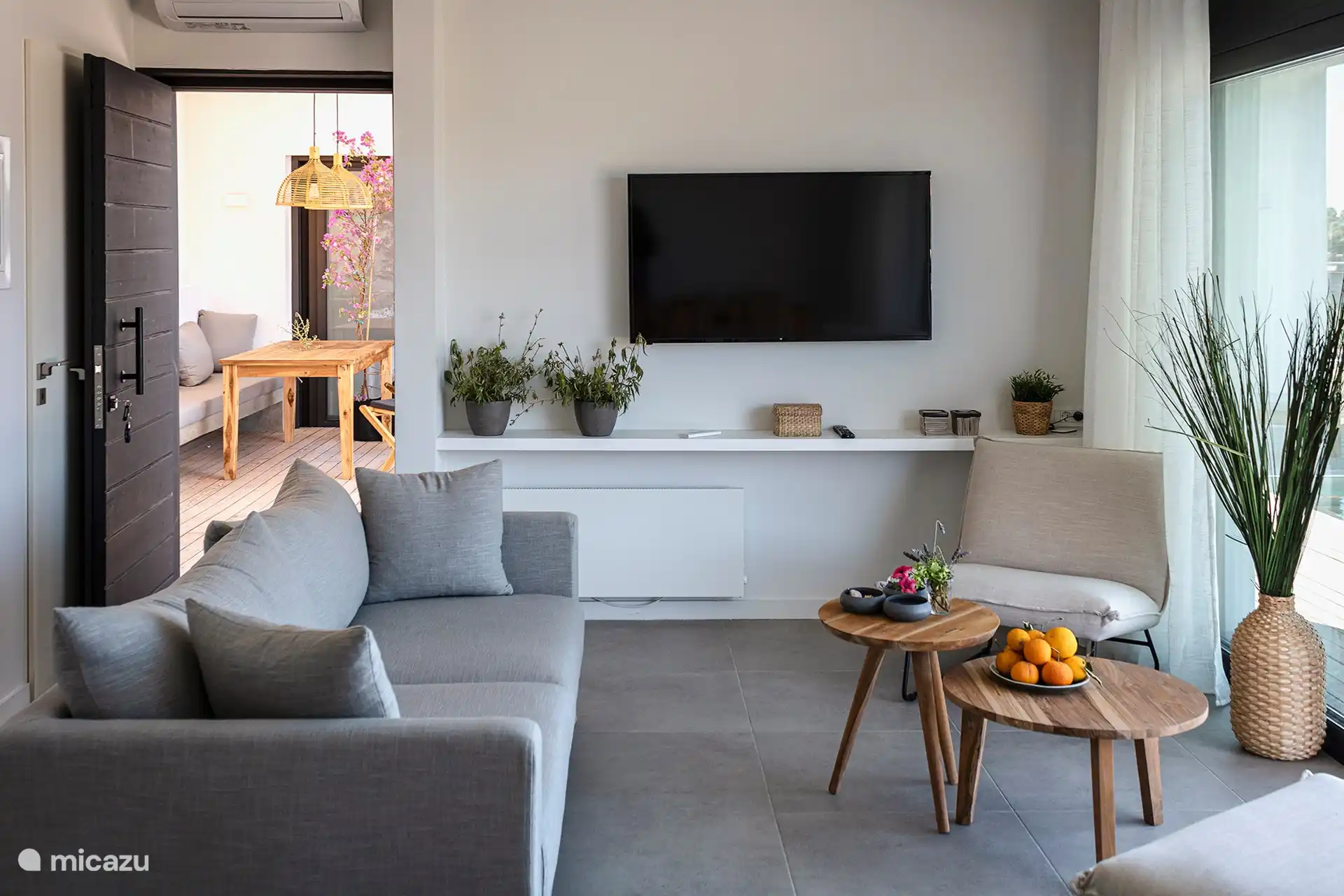 Eingang und TV-Bereich