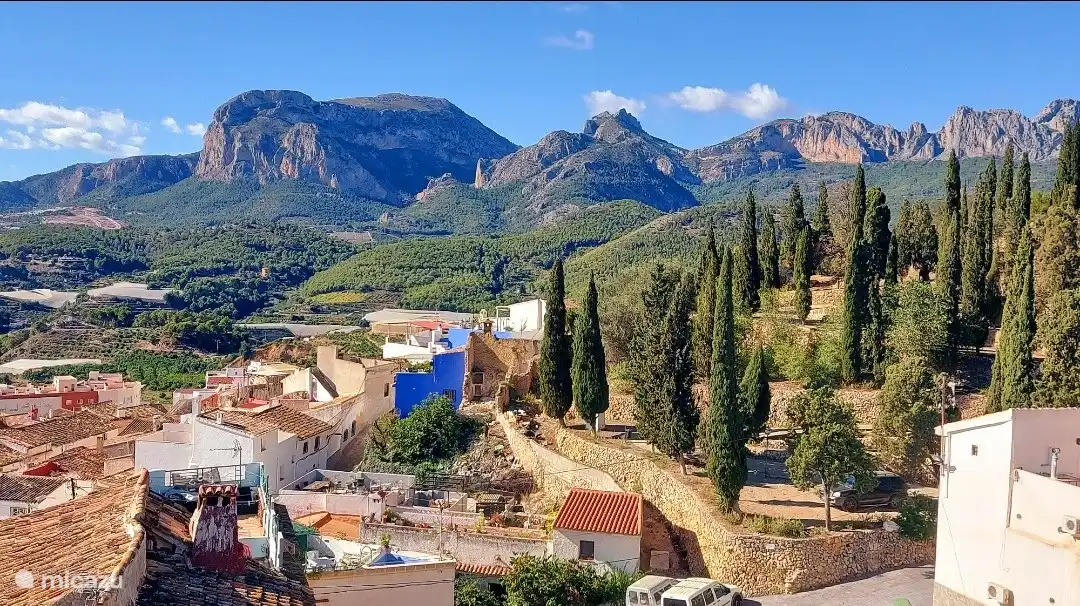 De belles montagnes, parfaites pour les promenades et les pistes cyclables pittoresques