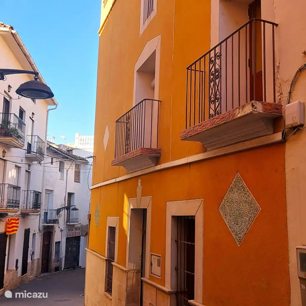 Casa Amarilla