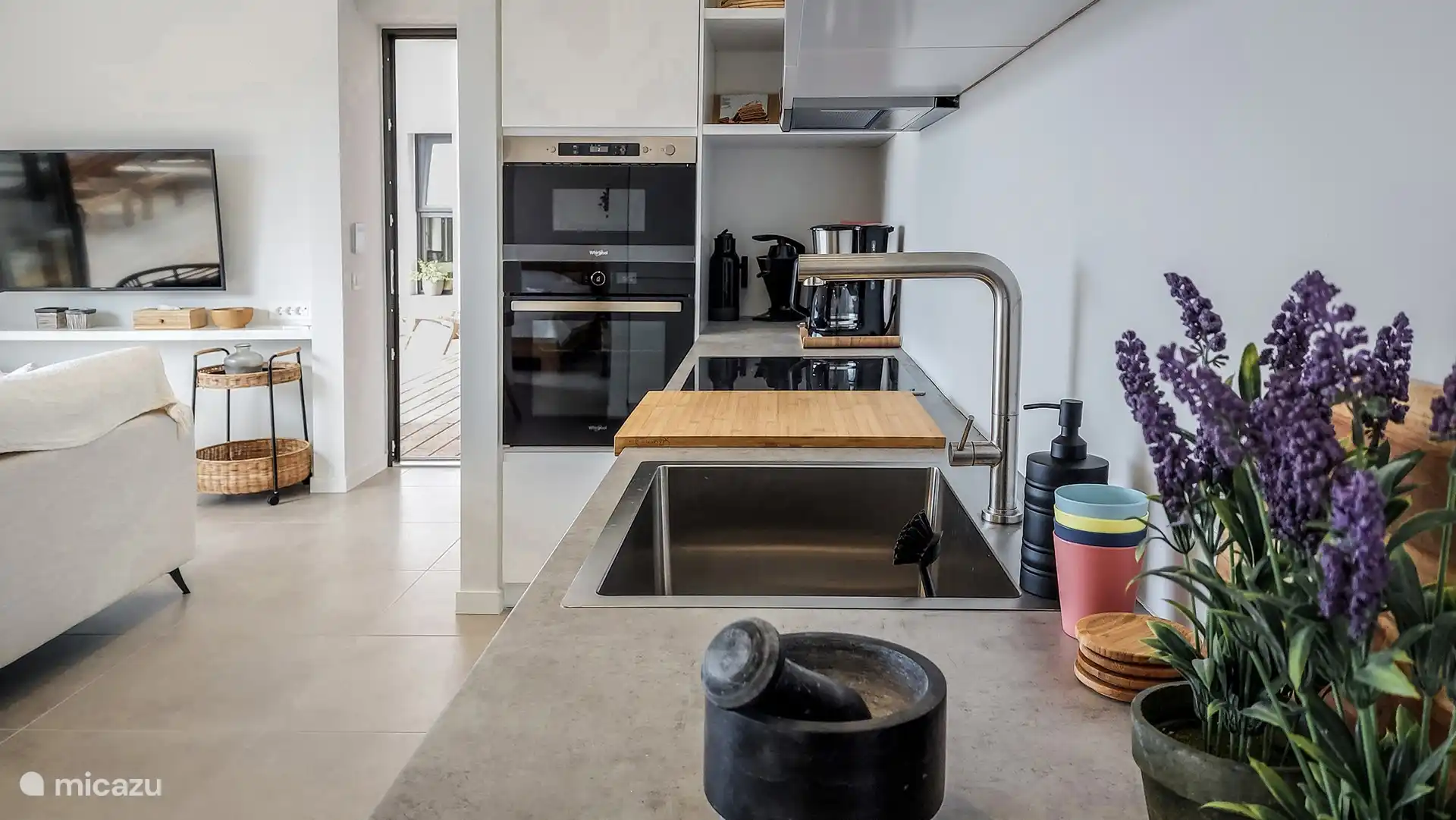 VOLL AUSGESTATTETE KÜCHE