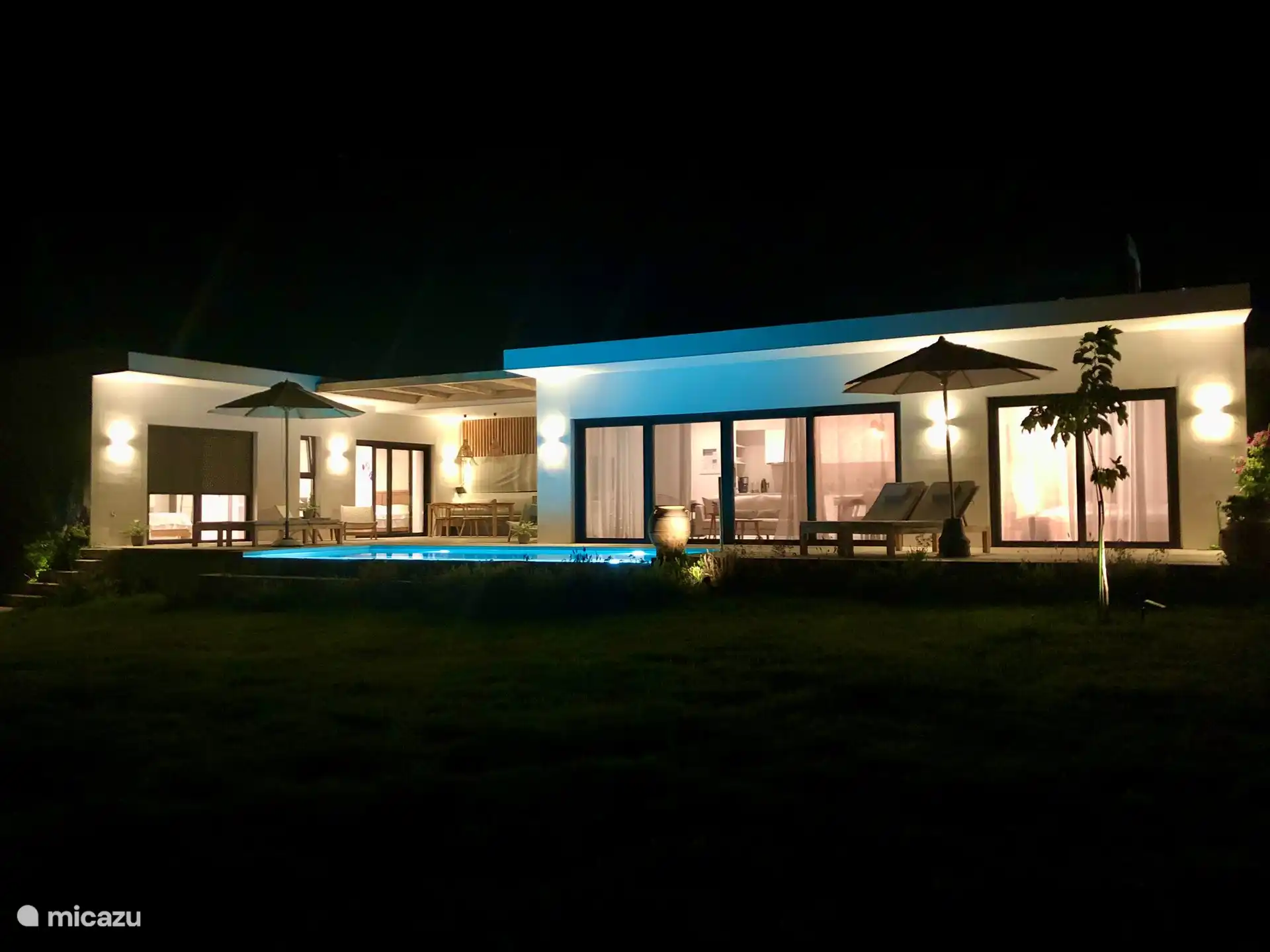 Gut beleuchteter Außenbereich