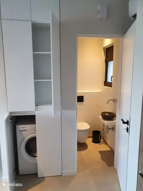 WC, Waschmaschine und Abstellraum
Raum