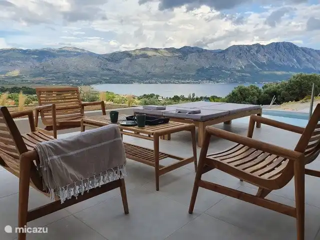 Wohnbereich im Freien mit Aussicht