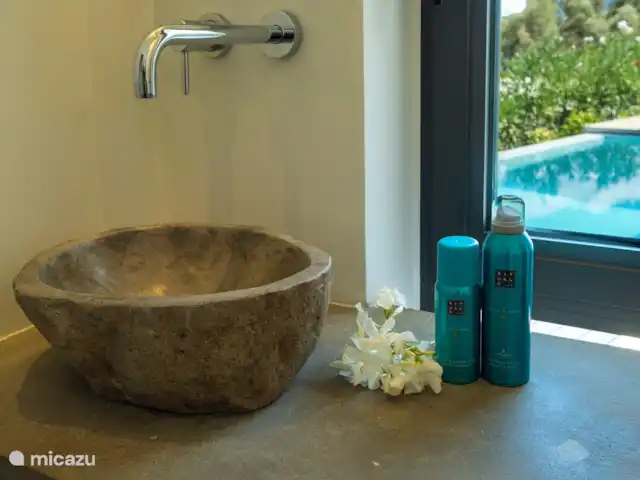 Villa Euforia en Grecia, Gracia Central, Pogonia - villa Lavabo de piedra