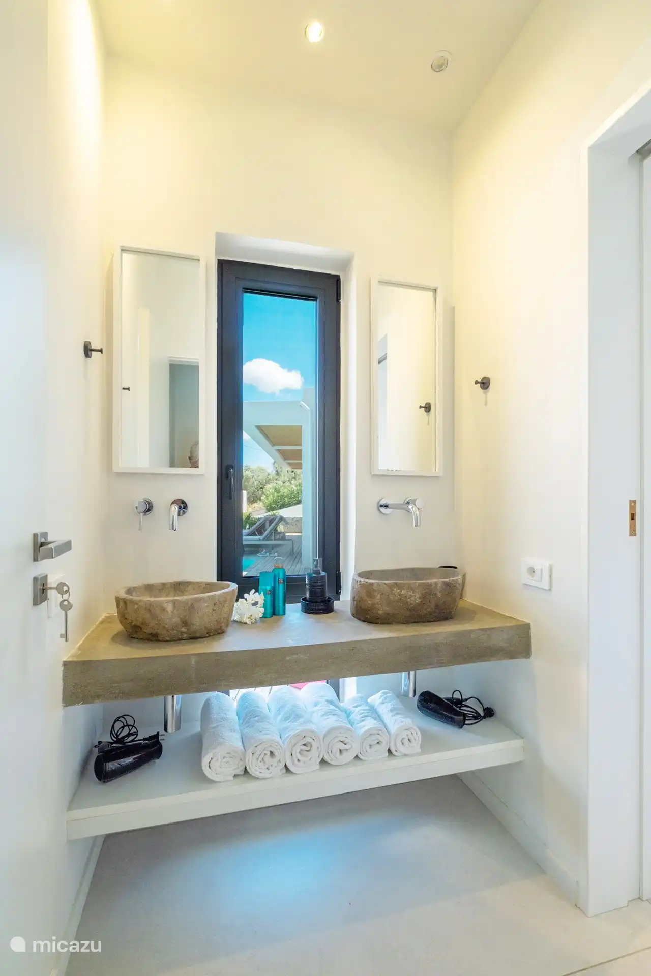 Steinwaschbecken im Gästezimmer