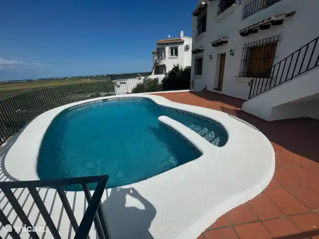 Location de Vacances Espagne, Costa Blanca, Monte Pego, villa - Casa Bellavista 515 La piscine en forme de rein est équipée d’un bel escalier, de plus, notre garçon de piscine vient au moins 2 fois par semaine pour assurer une merveilleuse eau de baignade.