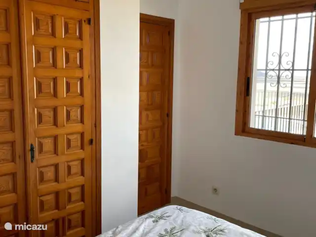 Location de Vacances Espagne, Costa Blanca, Monte Pego, villa - Casa Bellavista 515 Chambre III au rez-de-chaussée, profitez d'un magnifique lever de soleil depuis votre confortable sommier tapissier pour 2 personnes avec un joli surmatelas luxueux !