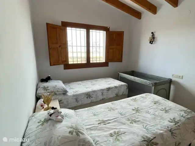 Location de Vacances Espagne, Costa Blanca, Monte Pego, villa - Casa Bellavista 515 Chambre II à l'étage au premier étage équipée d'un lit de camping